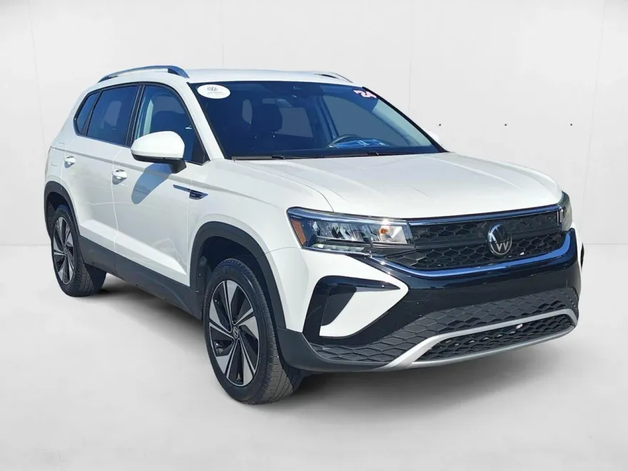 2024 Volkswagen Taos SE photo 1