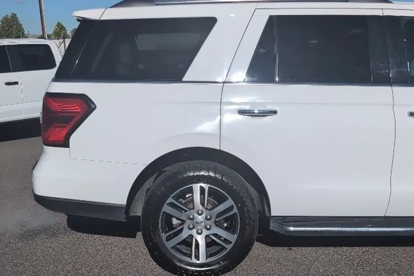2023 Ford Expedition Limited photo 1
