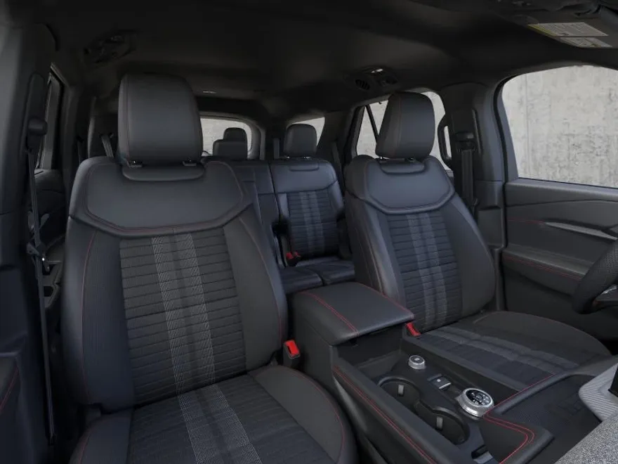 2025 Ford Explorer ST-Line photo 1