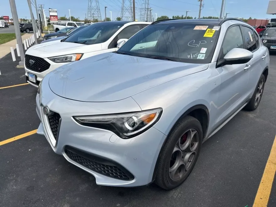 2022 Alfa Romeo Stelvio Ti Sport photo 1