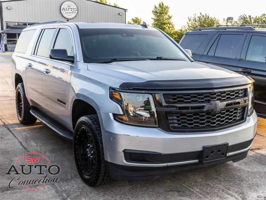 2020 Chevrolet Suburban LT photo 1