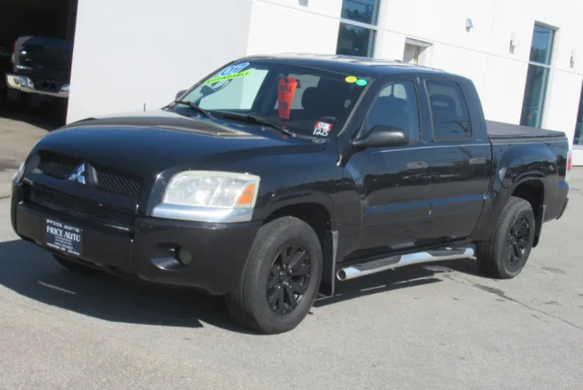 2007 Mitsubishi Raider LS photo 1
