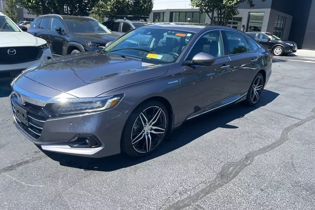 2022 Honda Accord Hybrid Touring photo 1