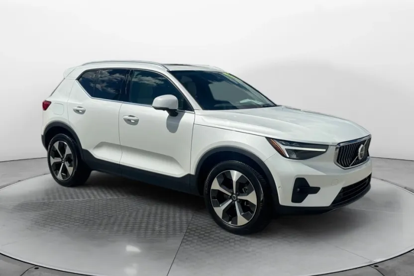 2023 Volvo XC40 Plus photo 1