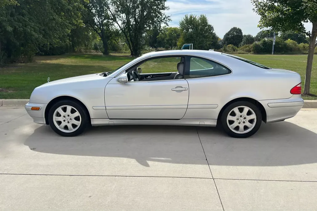 2002 Mercedes Benz CLK 320 photo 1