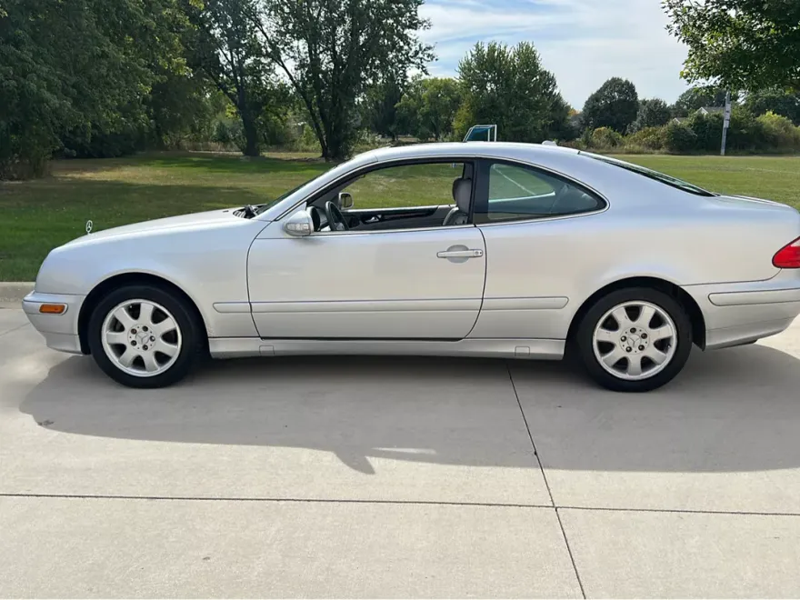 2002 Mercedes Benz CLK 320 photo 1