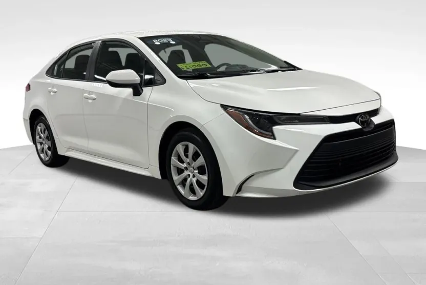 2023 Toyota Corolla LE photo 1