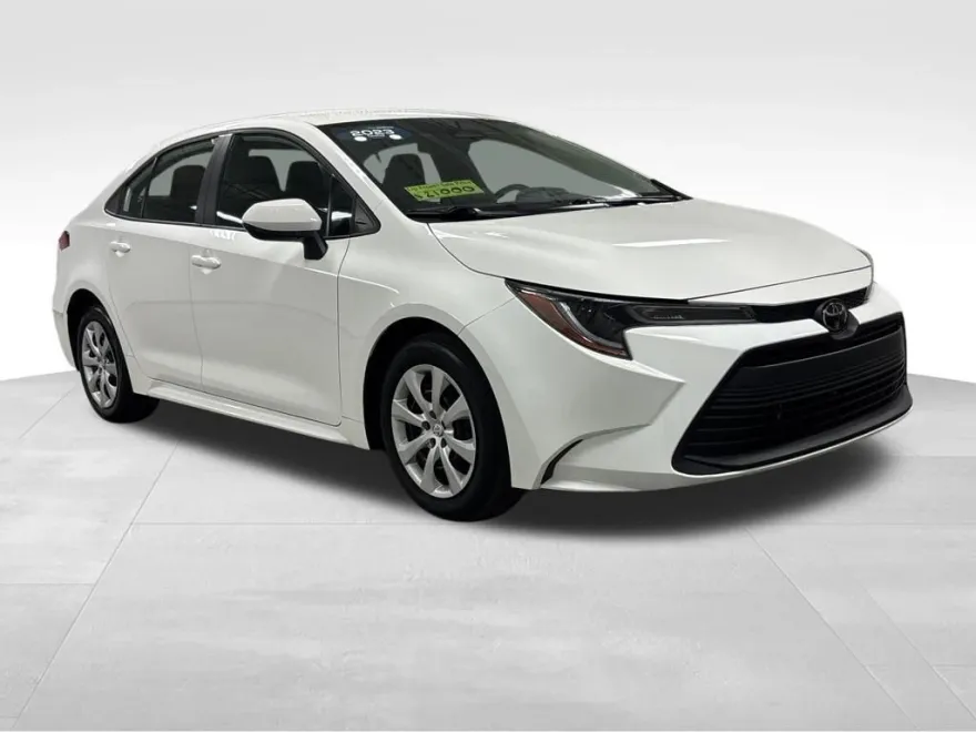2023 Toyota Corolla LE photo 1
