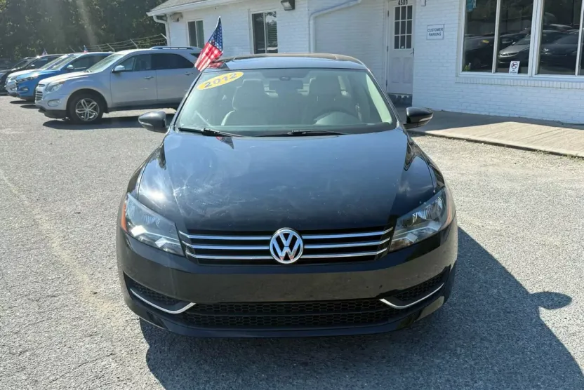 2012 Volkswagen Passat SE photo 1