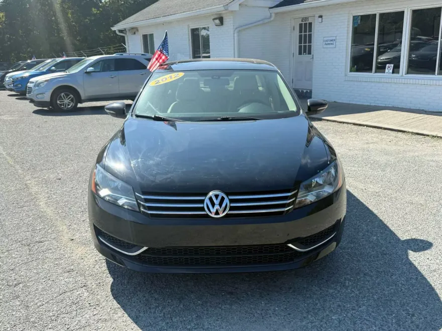 2012 Volkswagen Passat SE photo 1
