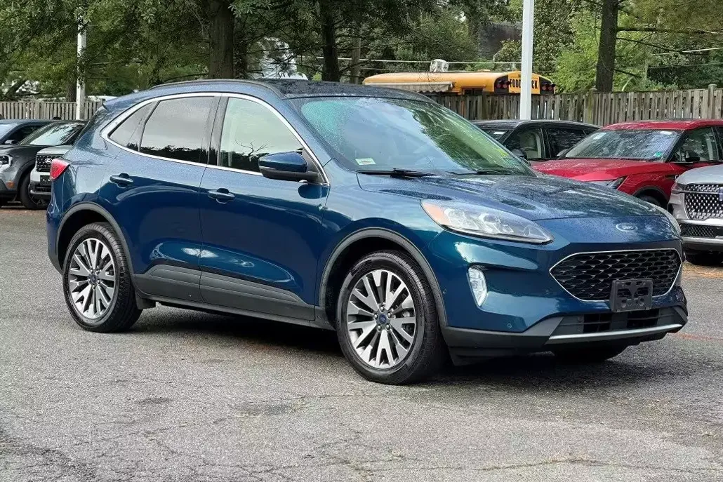 2020 Ford Escape Titanium Hybrid photo 1