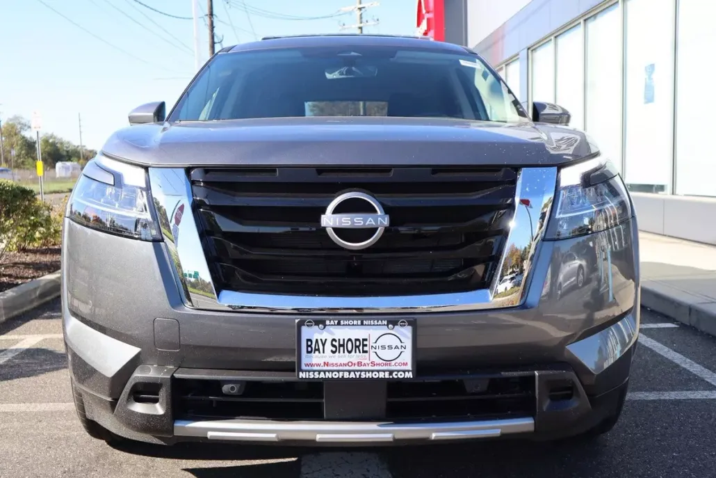 2025 Nissan Pathfinder SL photo 1