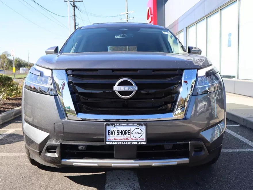 2025 Nissan Pathfinder SL photo 1