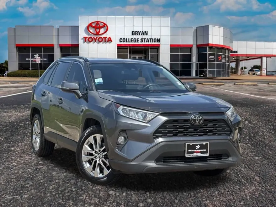 2020 Toyota RAV4 XLE Premium photo 1
