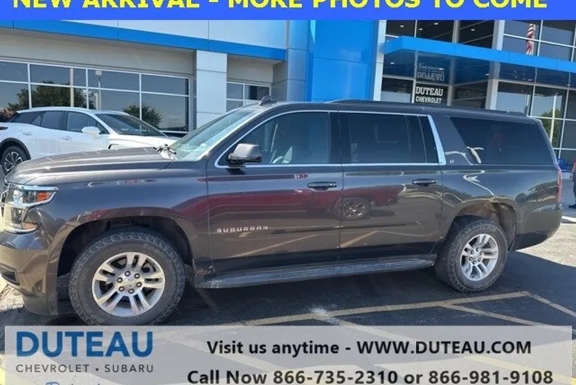 2016 Chevrolet Suburban LT photo 1