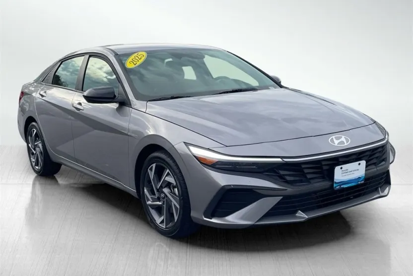 2025 Hyundai Elantra SEL Sport photo 1