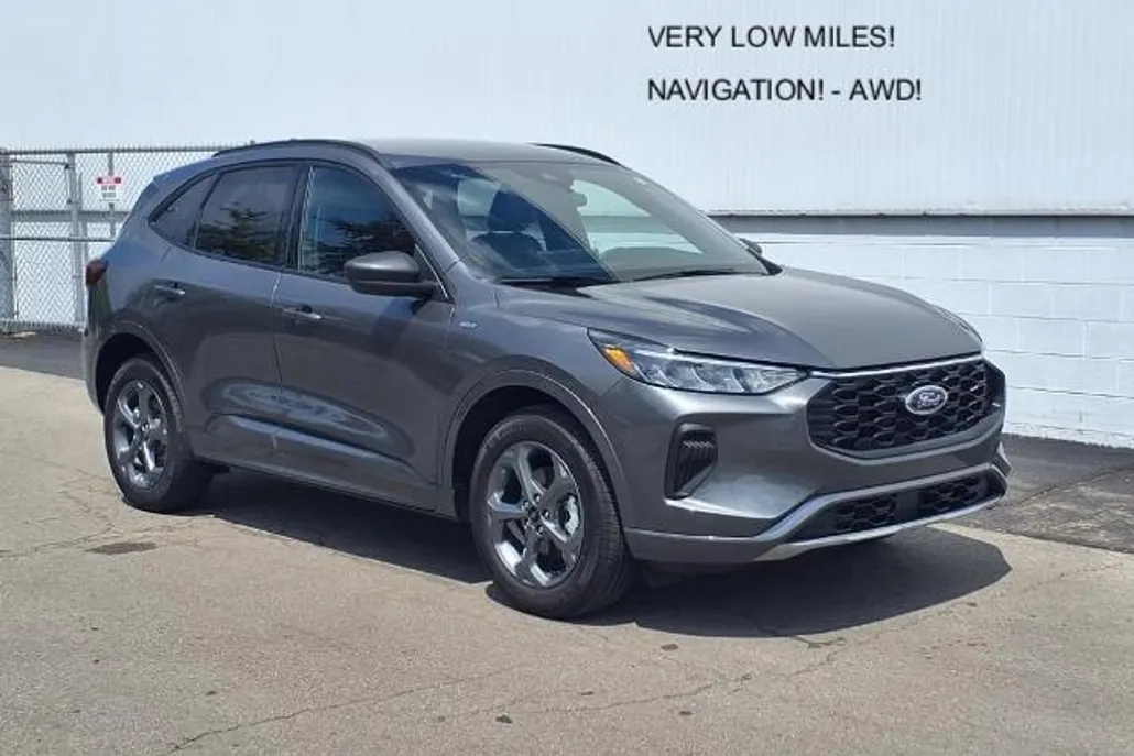 2023 Ford Escape ST-Line photo 1