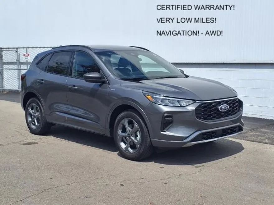 2023 Ford Escape ST-Line photo 1