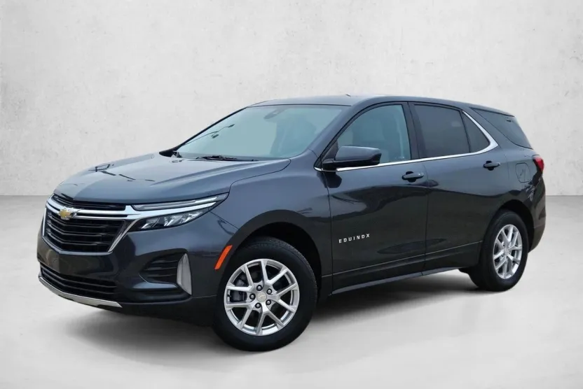 2023 Chevrolet Equinox LT photo 1