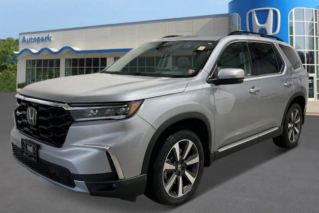2025 Honda Pilot Touring photo 1