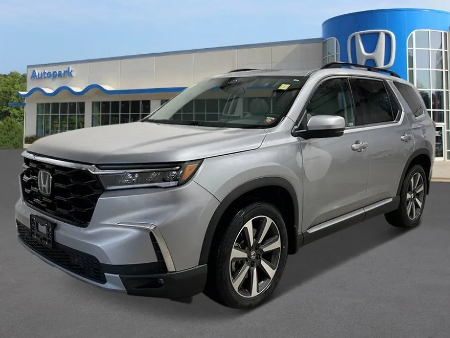 2025 Honda Pilot Touring photo 1