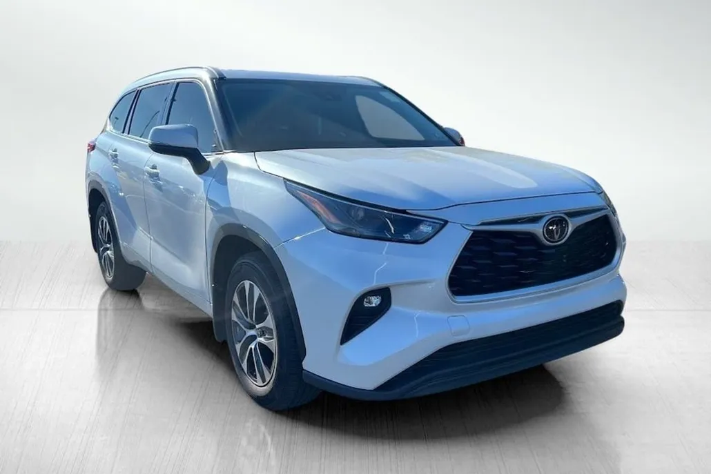 2022 Toyota Highlander XLE photo 1