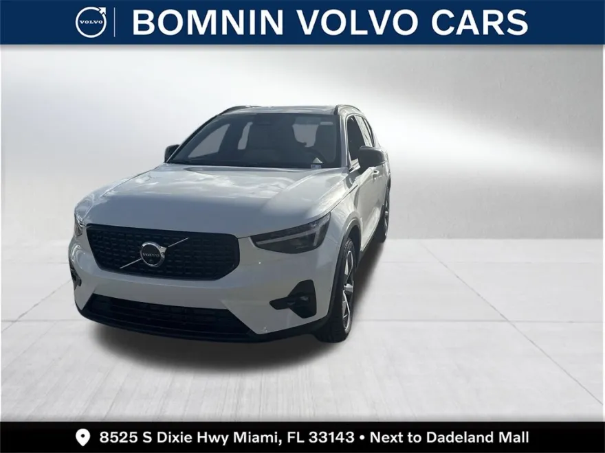 2026 Volvo XC40 Plus photo 1