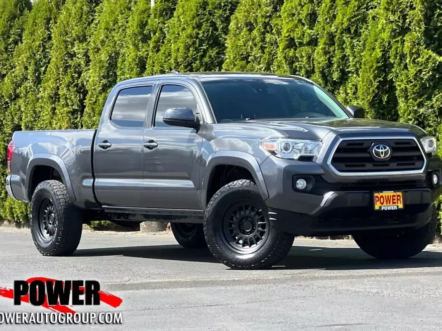 2019 Toyota Tacoma 4x4 SR5 photo 1
