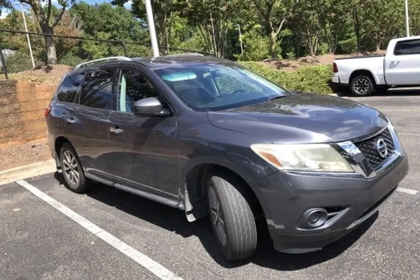 2014 Nissan Pathfinder SV photo 1