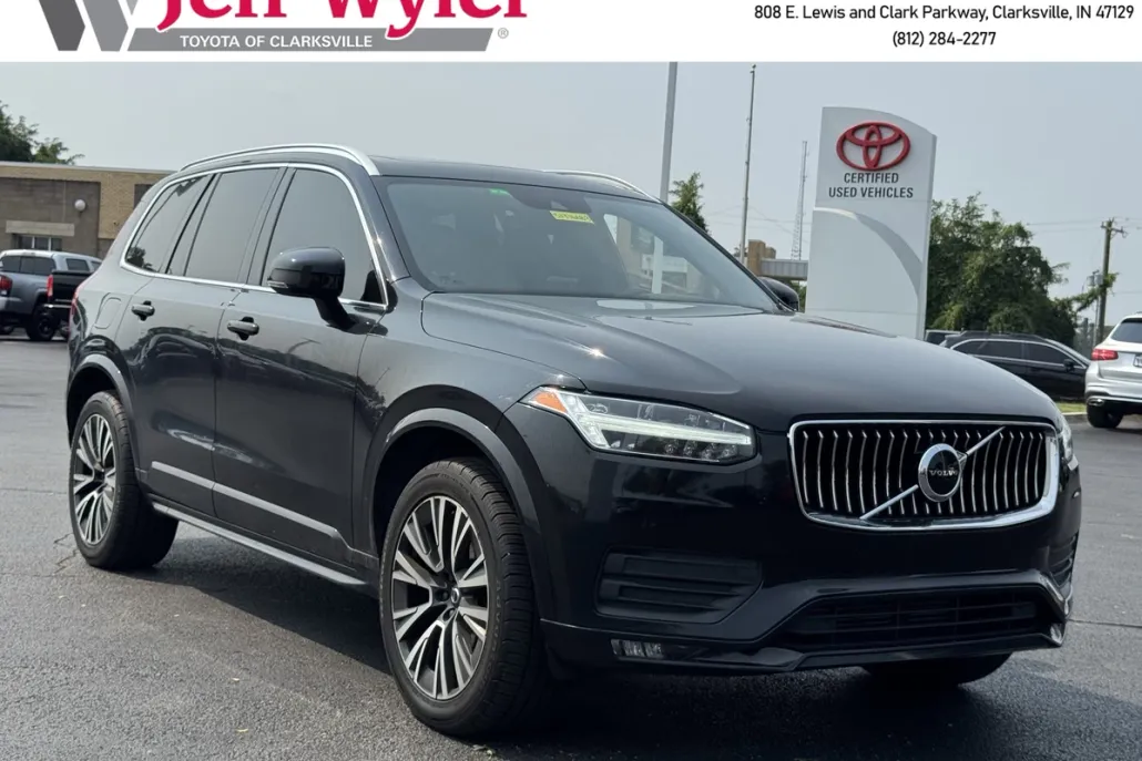 2022 Volvo XC60 B5 Momentum photo 1