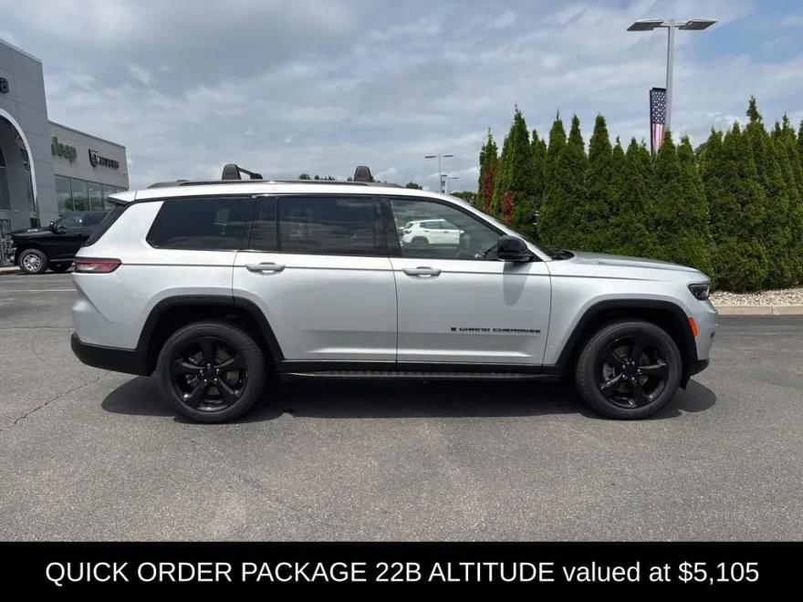 2022 Jeep Grand Cherokee Altitude photo 1