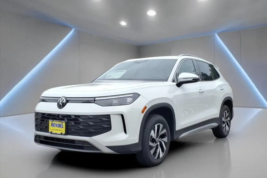 2025 Volkswagen Tiguan S photo 1