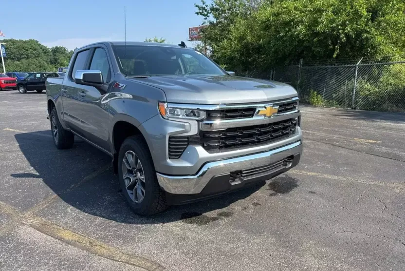 2025 Chevrolet Silverado 1500 LT photo 1