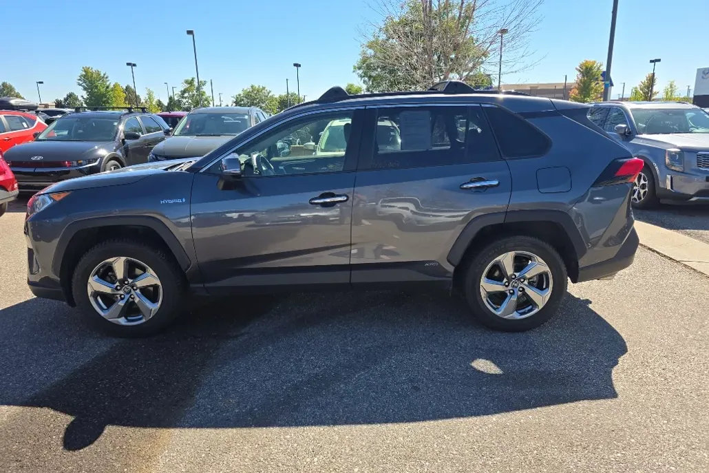 2019 Toyota RAV4 Hybrid Limited photo 1
