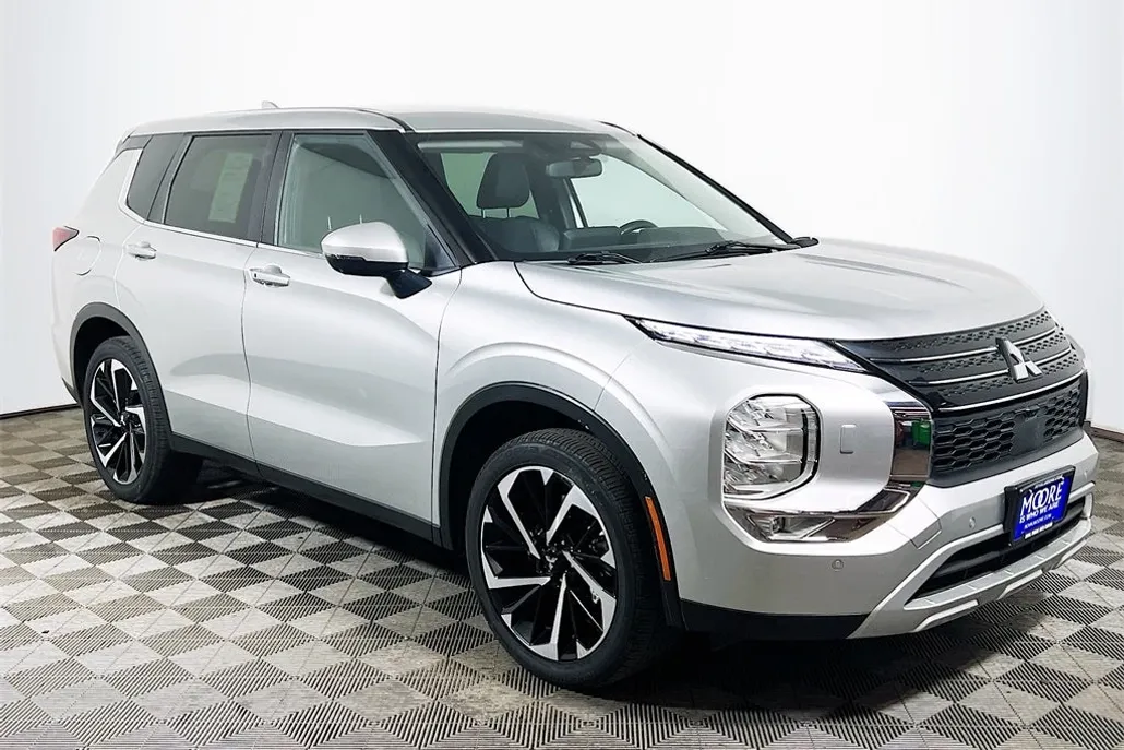 2024 Mitsubishi Outlander SE photo 1
