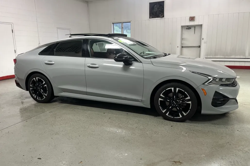 2023 Kia K5 GT-Line photo 1