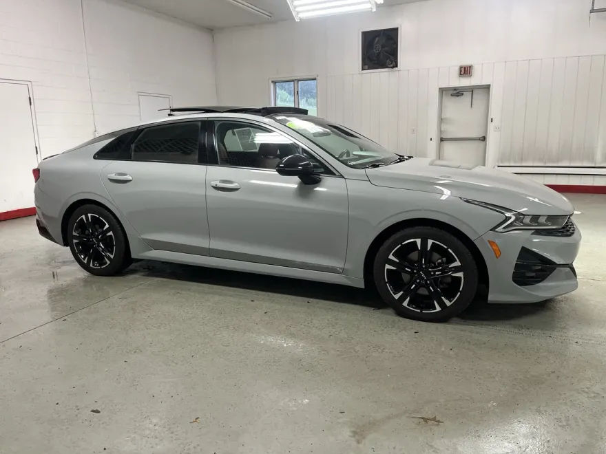 2023 Kia K5 GT-Line photo 1