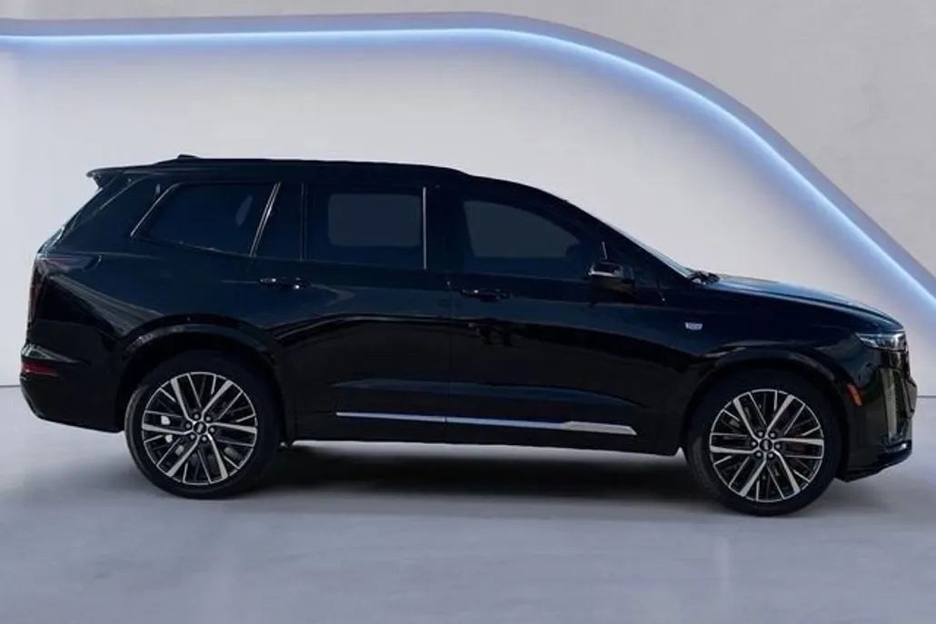 2024 Cadillac XT6 Sport photo 1