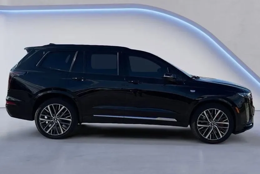 2024 Cadillac XT6 Sport photo 1