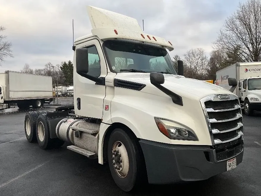 2019 Freightliner Cascadia 126" Day cab photo 1