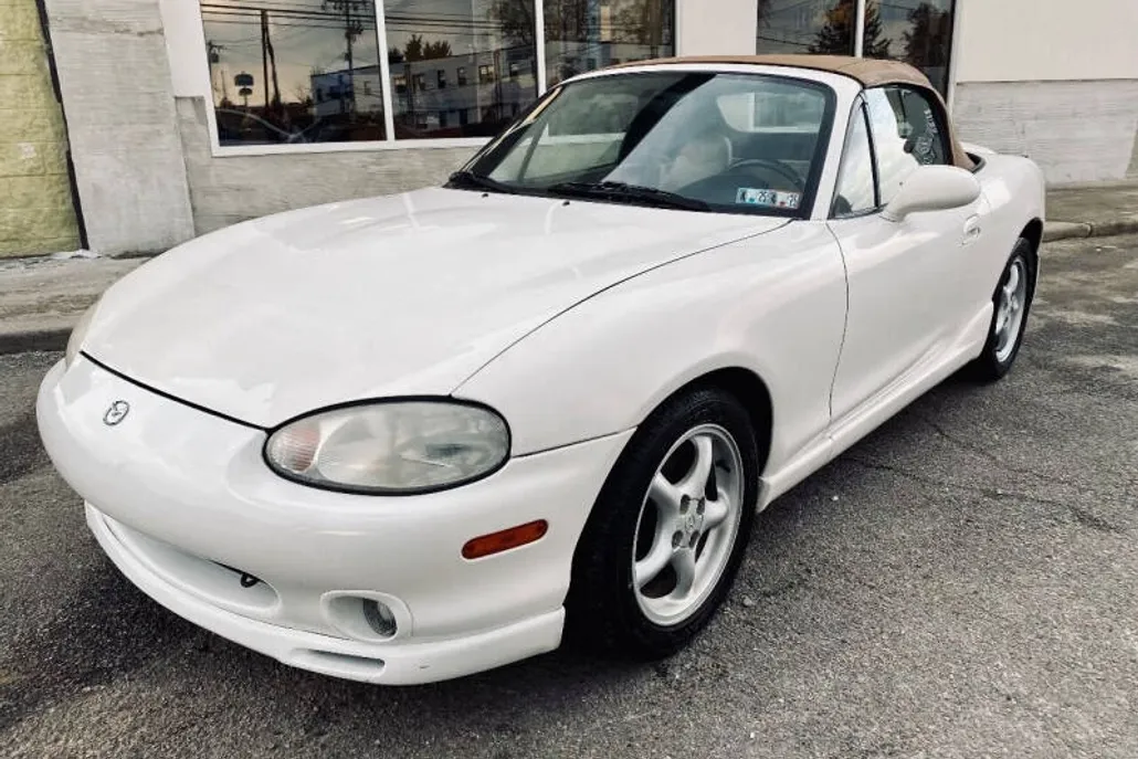 2000 Mazda MX-5 Miata Miata LS photo 1