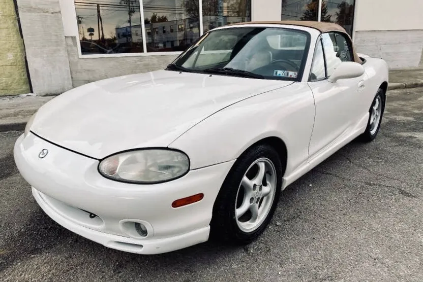 2000 Mazda MX-5 Miata Miata LS photo 1