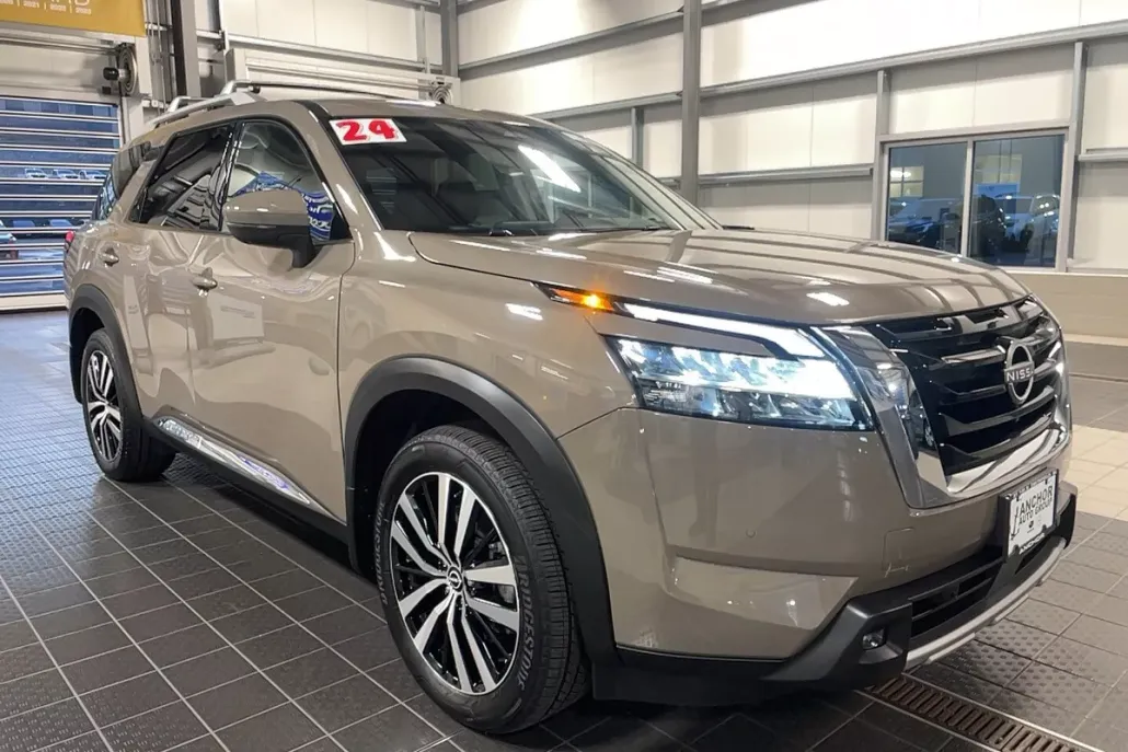 2024 Nissan Pathfinder Platinum photo 1
