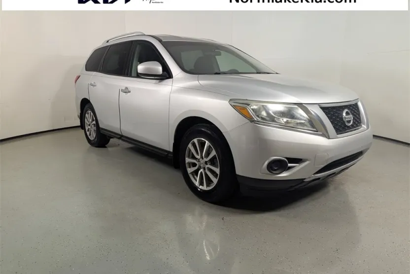 2015 Nissan Pathfinder S photo 1