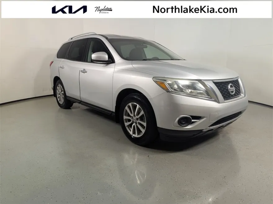 2015 Nissan Pathfinder S photo 1