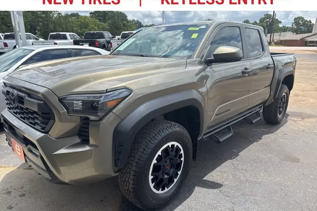 2024 Toyota Tacoma TRD Off-Road photo 1