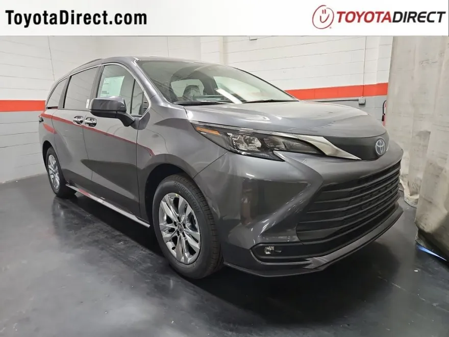 2025 Toyota Sienna XLE photo 1