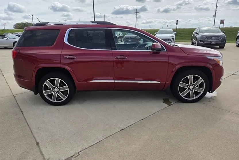 2019 Gmc Acadia Denali photo 1