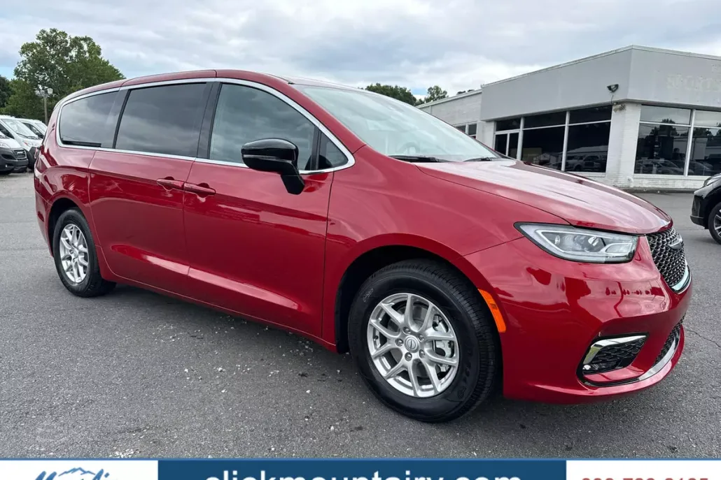 2026 Chrysler Pacifica photo 1