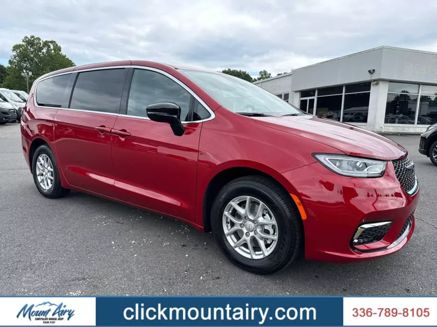 2026 Chrysler Pacifica photo 1